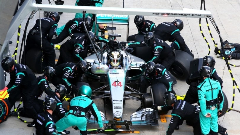 F1, FIA contro Mercedes per i pit stop fasulli