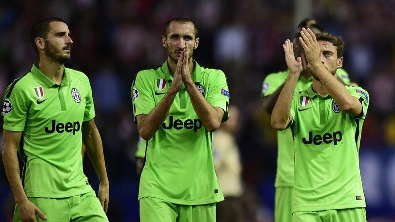 La terza maglia, gloria per il marketing e danno per la storia