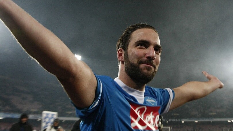 Napoli, il lungo addio di Higuain e l'ultimo passo di De Laurentiis
