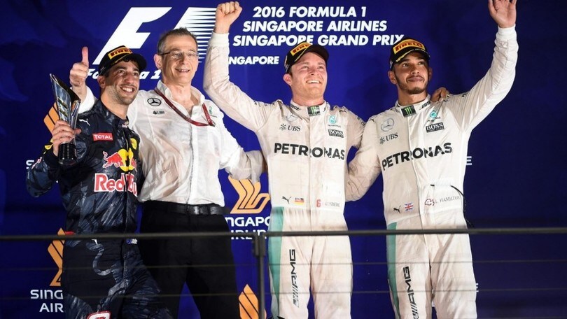 F1, Gp Singapore: Rosberg e la vittoria al cardiopalma