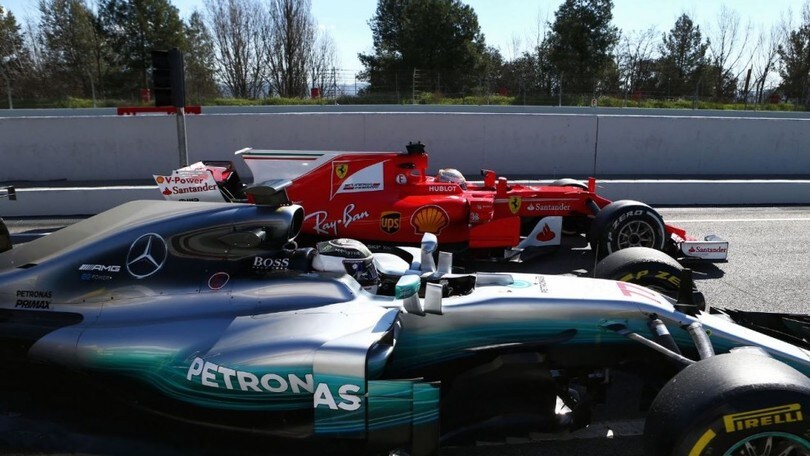 F1, Test Barcellona: lotta a due Ferrari-Mercedes