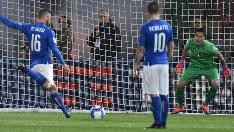 Italia, De Rossi-Immobile piegano l'Albania. Gara sospesa per 8'