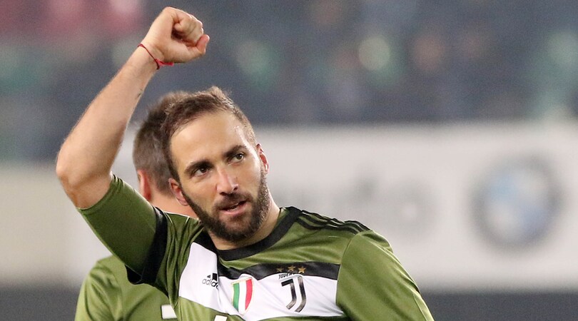 Khedira e Higuain superano il Chievo