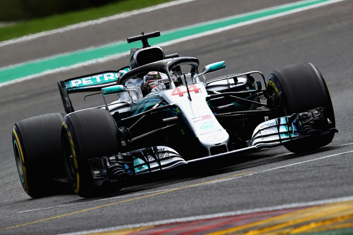 F1 Belgio: Hamilton in pole sotto la pioggia, Vettel insegue