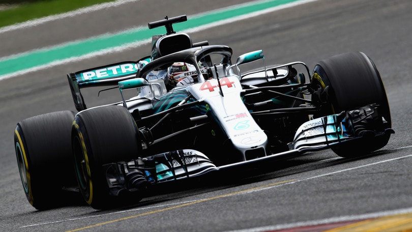 F1 Belgio: Hamilton in pole sotto la pioggia, Vettel insegue