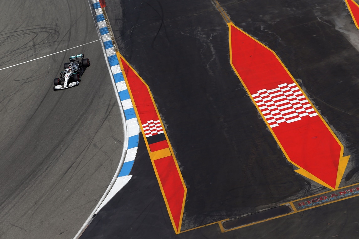 F1 Germania: la pole di Hamilton e i problemi tecnici Ferrari