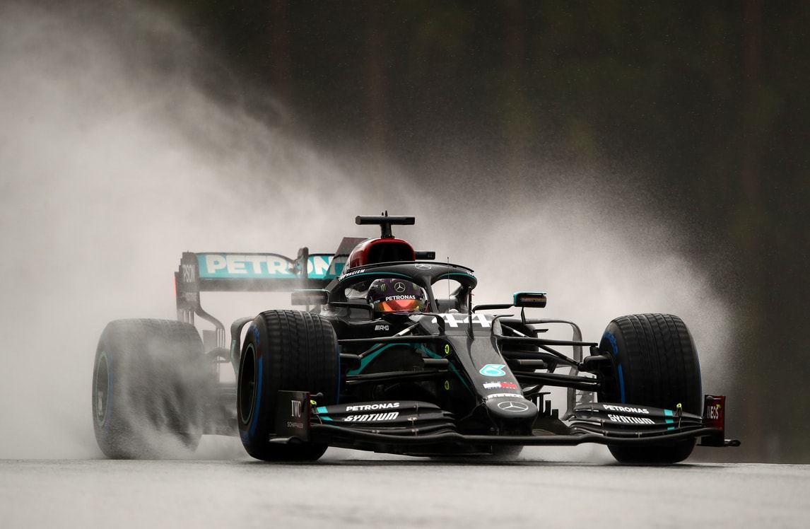 F1, qualifiche Stiria: Hamilton mattatore sul bagnato, Ferrari in difficoltà