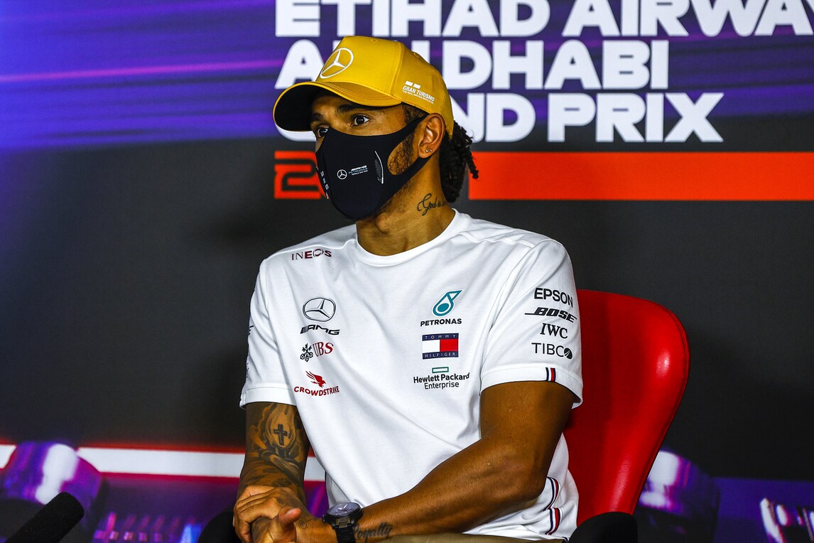 Hamilton e il tormentato rinnovo contrattuale con Mercedes
