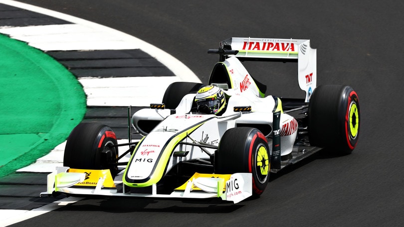 Button e la Brawn Gp iridata nel garage di casa