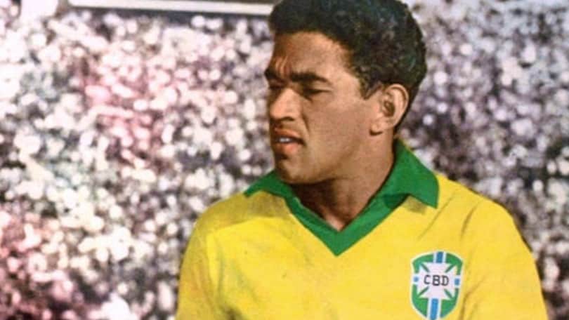 Mané Garrincha, il dribbling sbilenco tra gloria e dannazione