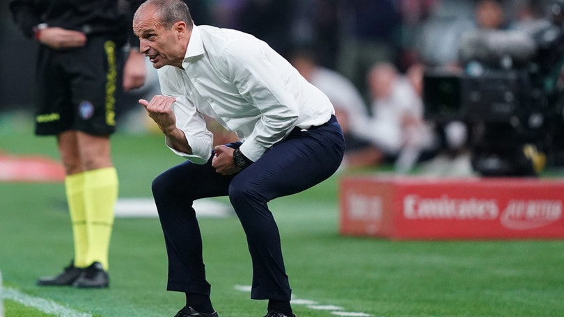 Elogio della follia in panchina: reazioni iconiche degli allenatori nel calcio