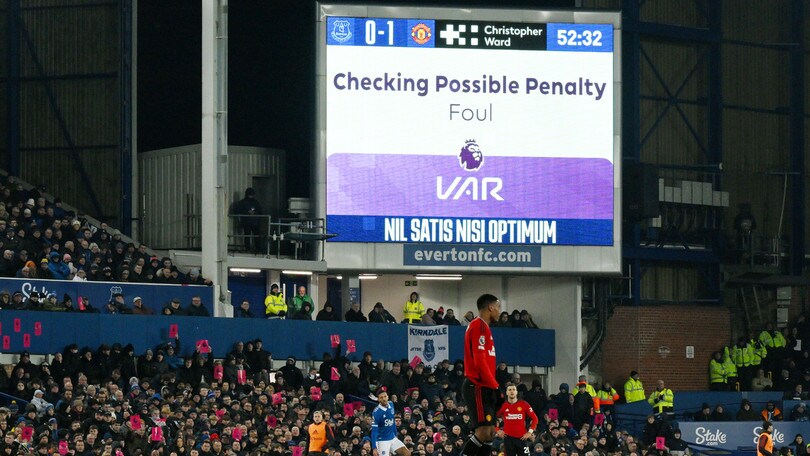 Gianpaolo Calvarese: l’obiettivo del VAR deve essere prendere decisioni uguali in casi simili.