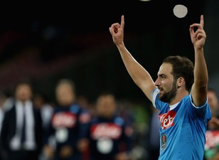 Napoli, il sorriso letale di Higuain