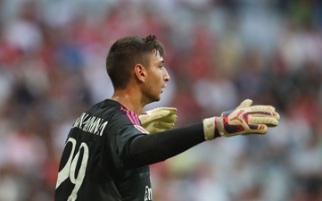 Donnarumma, spazio al nuovo salvatore della patria