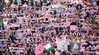 La curiosità / Chi di rosanero ferisce...