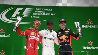 F1, Gp Cina: Hamilton-Vettel, il duello continua