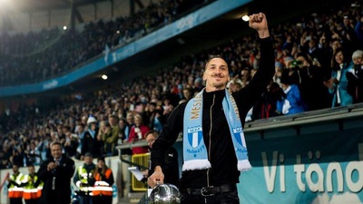 Ibrahimovic alla festa scudetto del Malmö