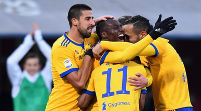 La Juventus sorpassa l'Inter a Bologna