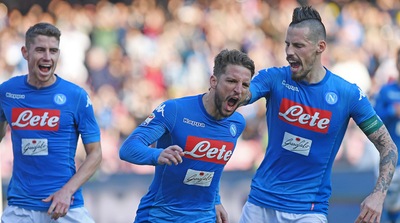 Napoli batte Bologna e torna in vetta