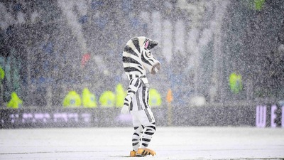 La neve ferma la Juventus, rinviato il match con l'Atalanta: ecco lo Stadium imbiancato
