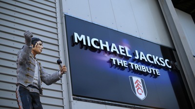La statua del Fulham per Michael Jackson