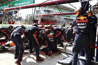 Red Bull e il pit stop a gravità zero