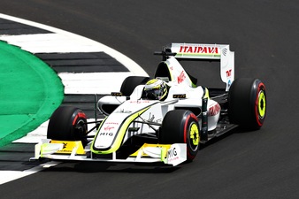 Button e la Brawn Gp iridata nel garage di casa