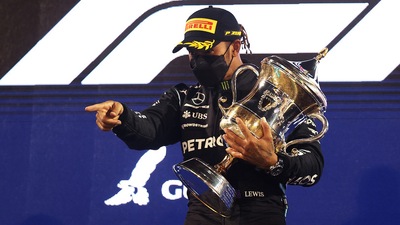 F1 Bahrain: la vittoria di Hamilton e il duello con Verstappen