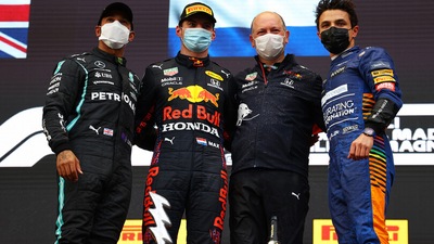 F1, Gp Emilia Romagna: la vittoria di Verstappen e la rimonta di Hamilton