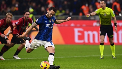 Milan-Inter, il derby di Calhanoglu