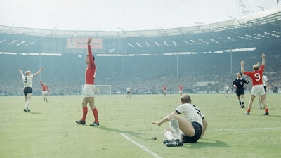 Sir Geoff Hurst, il gol fantasma nel destino