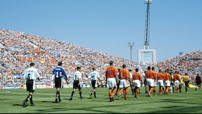 Olanda-Argentina, una perla di Bergkamp per la semifinale col Brasile