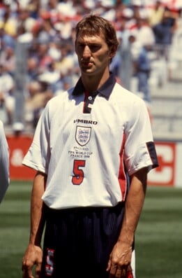 Tony Adams, una carriera in difesa