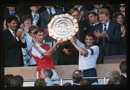Tony Adams, una carriera in difesa