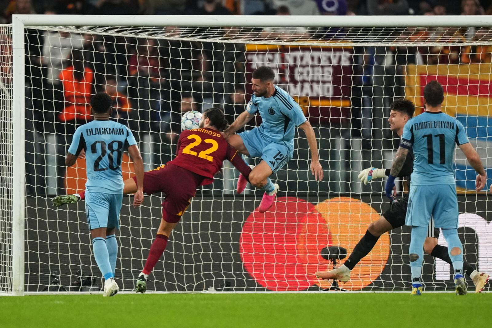 La notte Champions di Napoli e Roma