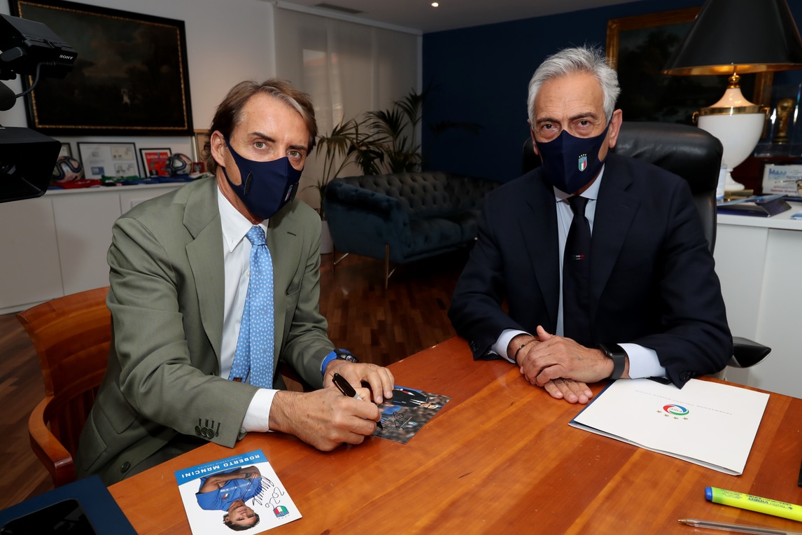 Mancini dietro a Pozzo e Bearzot