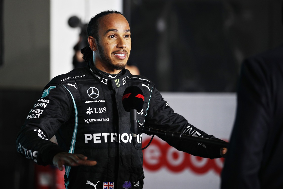 F1 Qatar: Hamilton in pole. Verstappen, Bottas e Sainz convocati dai commissari