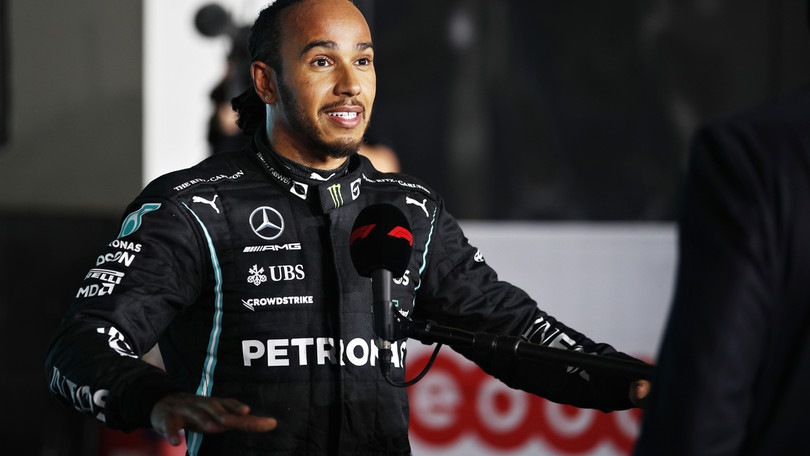 F1 Qatar: Hamilton in pole. Verstappen, Bottas e Sainz convocati dai commissari