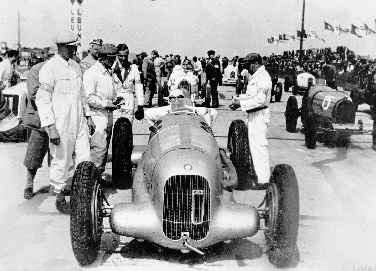 Mercedes e i novant’anni delle Frecce d’Argento