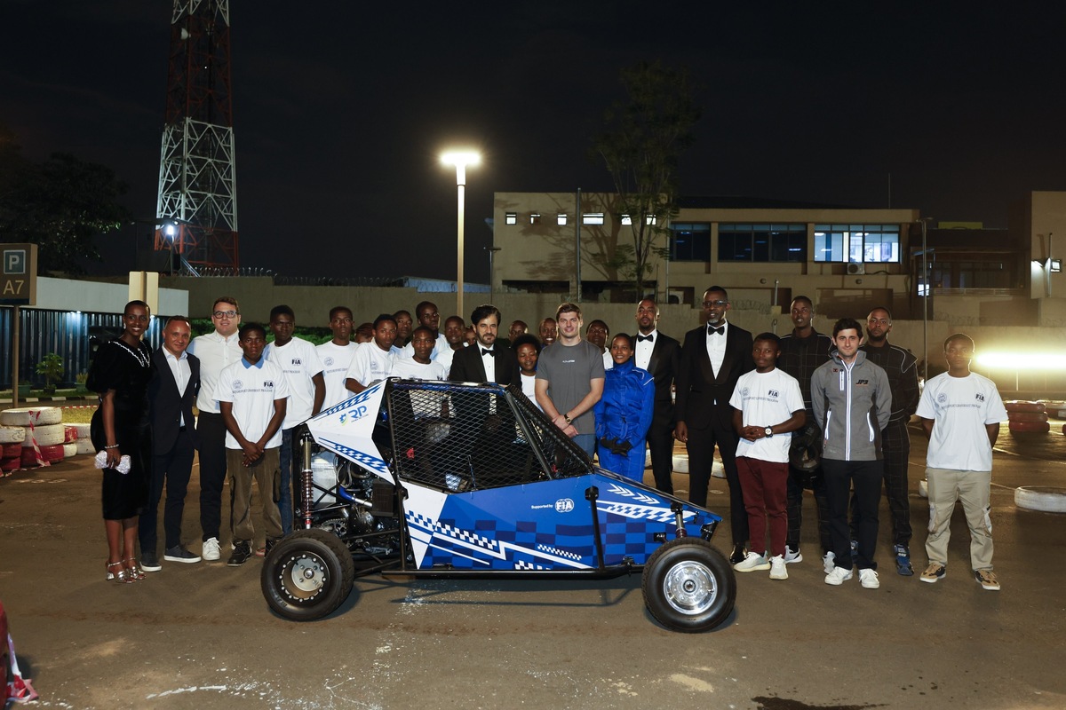 Max Verstappen e i lavori socialmente utili in Ruanda