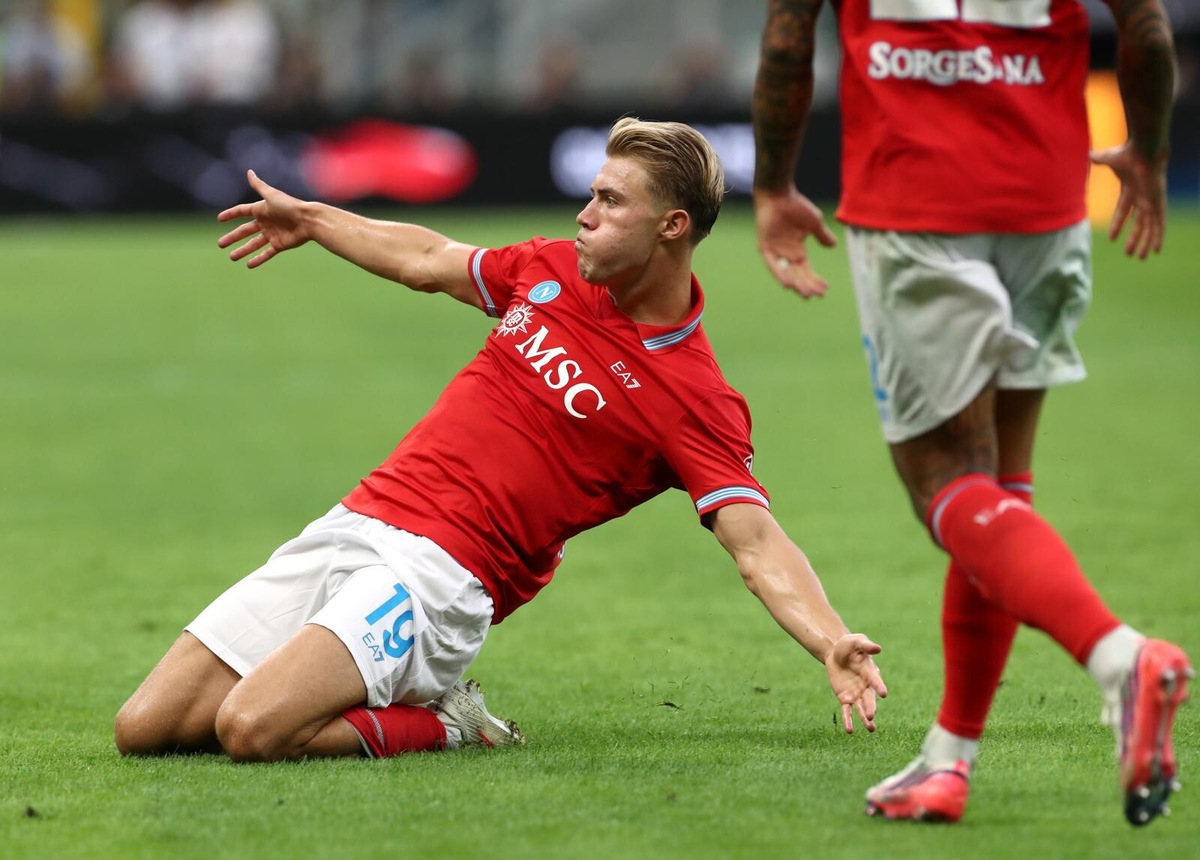 Hojlund e il debutto in Premier all’Emirates