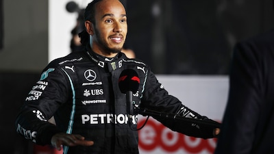 F1 Qatar: Hamilton in pole. Verstappen, Bottas e Sainz convocati dai commissari