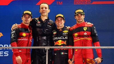 F1 Singapore: vince Perez, Leclerc e Sainz sul podio