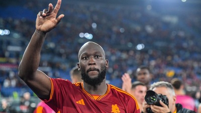 Fischietti per Lukaku