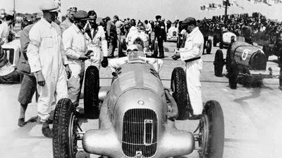 Mercedes e i novant’anni delle Frecce d’Argento