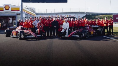 Ferrari e il saluto alla famiglia Sainz