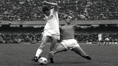 Tre sostituzioni, cartellini rossi e altre innovazioni