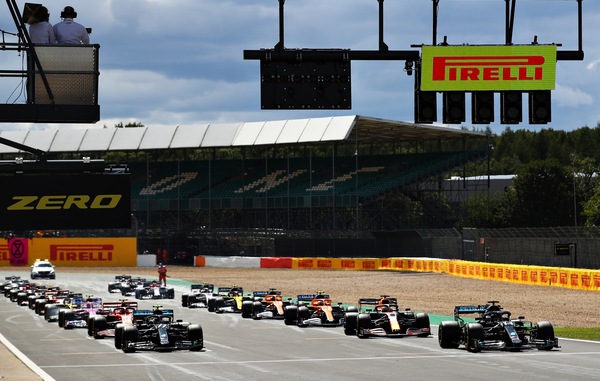Domenicali, la F1 discute della gara sprint al sabato nel 2021