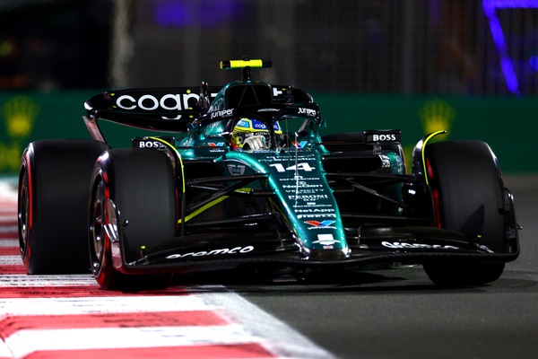 Alonso: "La stagione migliore dal 2012. Hamilton? E' esperto, io di più"