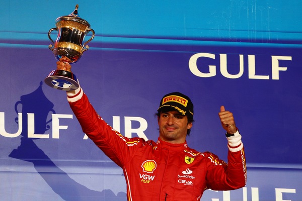 Ma Sainz pensa a Leclerc o al suo futuro? A sé stesso